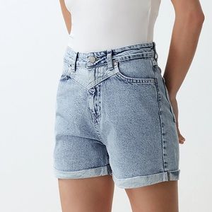 High Waist Mom Short w/ Denim Blocking